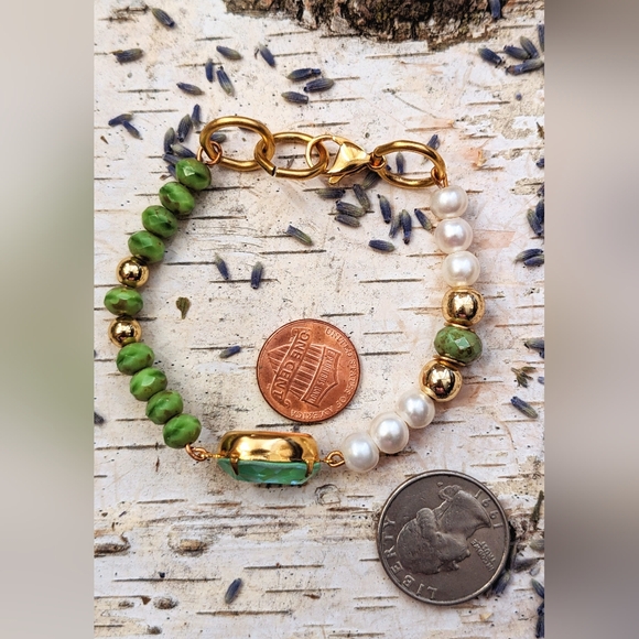 Green Apple Minty Glass Beads W/ Natural Pearls And Swarovski Center Bracelet - Picture 8 of 8